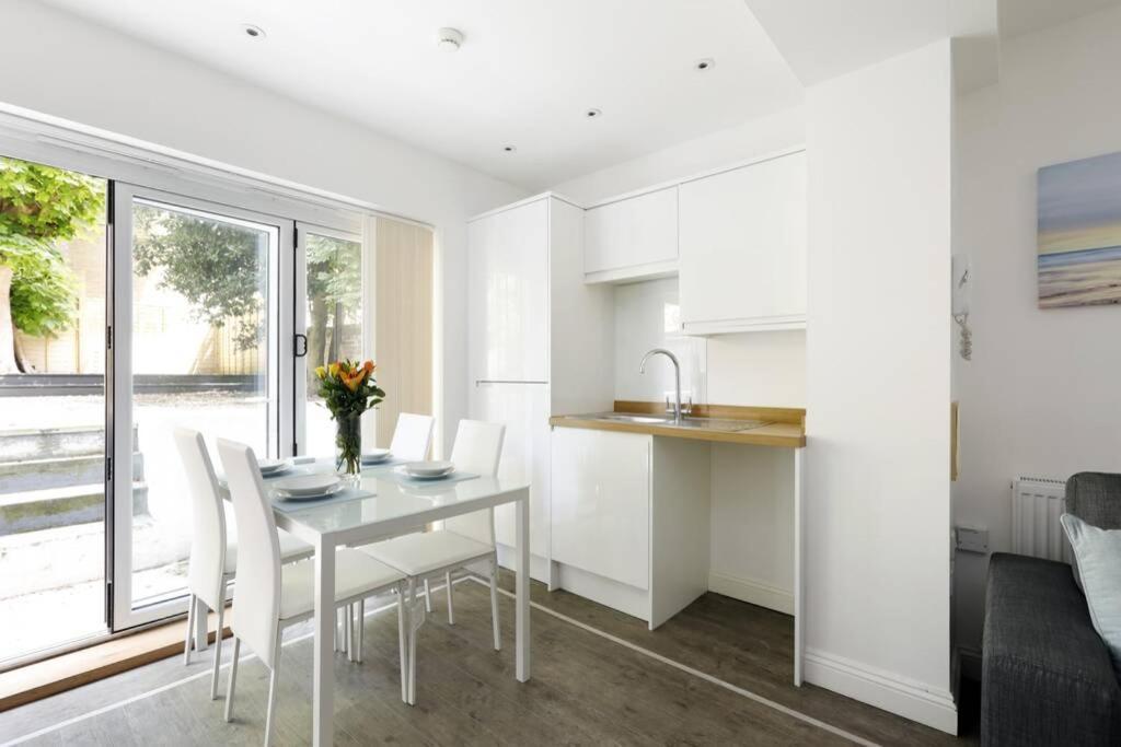 2 Bedrooms Close To The Beach With Garden And Own Entrance ! Brighton Exterior photo